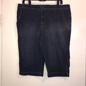 Gloria Vanderbilt Denim Capri’s size 14